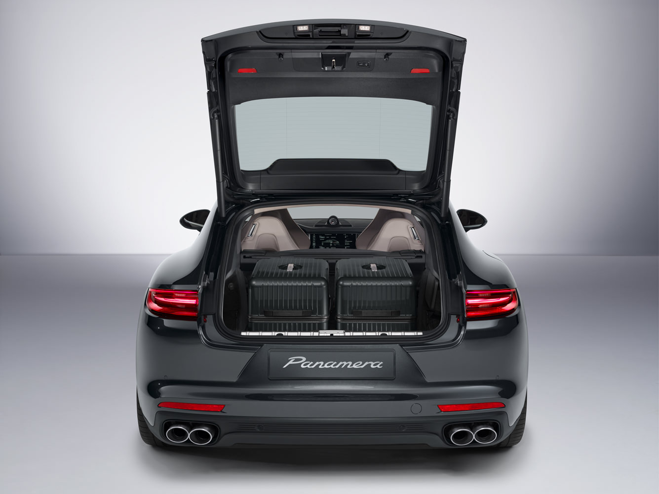 Porsche Suitcases Kemper Kommunikation für Porsche